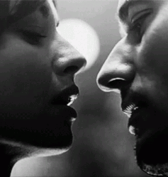 beard-guy-heated-hot-kiss-ac6cblyyis5n2hvy.gif