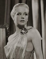 740full-hildegard-knef-58217602.jpg