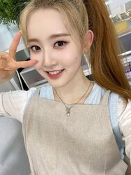 Sieun-stayc-43988576-1536-2048.jpg