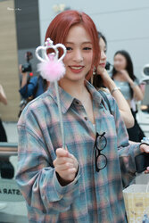 Jung.Ahyeon.full.430224.jpg