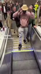 6d339fbd057204a2.mp4